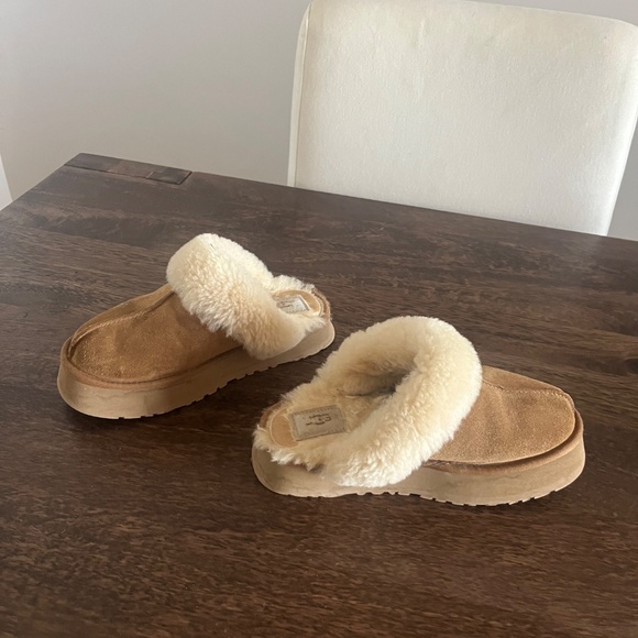 UGG Disquette Suede Fur Platform Slippers - Picture 6 of 6